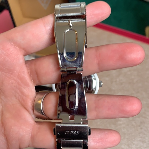 Guess Watch - Picture 2 of 3